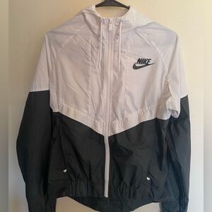 Nike Sportswear Windbreaker - Women’s XS